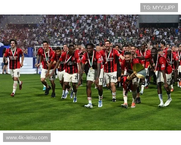 AC米兰球员莱奥在对阵都灵的比赛中伤退,具体情况待评估 AC米兰球员莱奥在对阵都灵的比赛中伤退,具体情况待评估