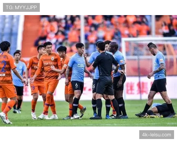 技术台失误:比赛一度中断十分钟,因计分板出现故障